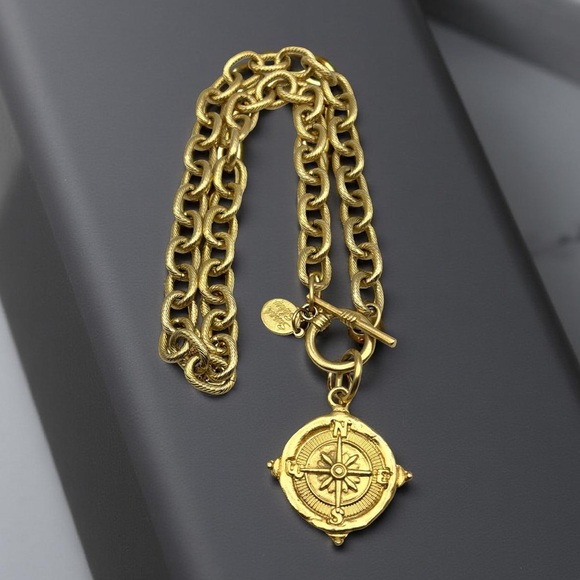 Susan Shaw Gold Tone Compass Pendant Toggle Necklace 16”24K Gold PlatedEUC